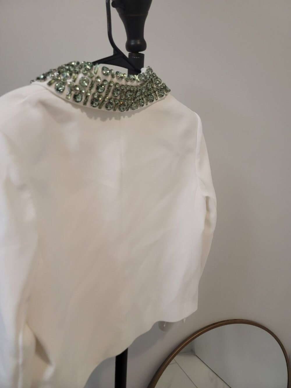 Veronica Beard Cream Cropped Jacket with Green Embellished Trim - Picture 6 of 7